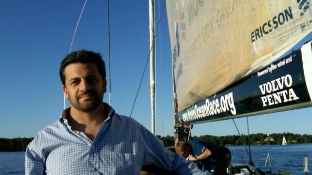 Él es Eduardo Kuri, director de Totalplay que está en terapia intensiva