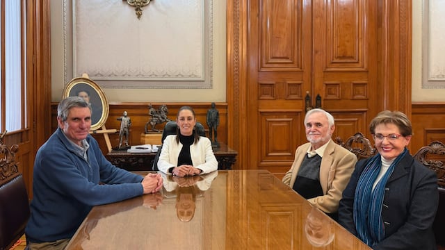 Claudia Sheinbaum recibe en Palacio Nacional a Margarita Arévalo y Enrique Semo