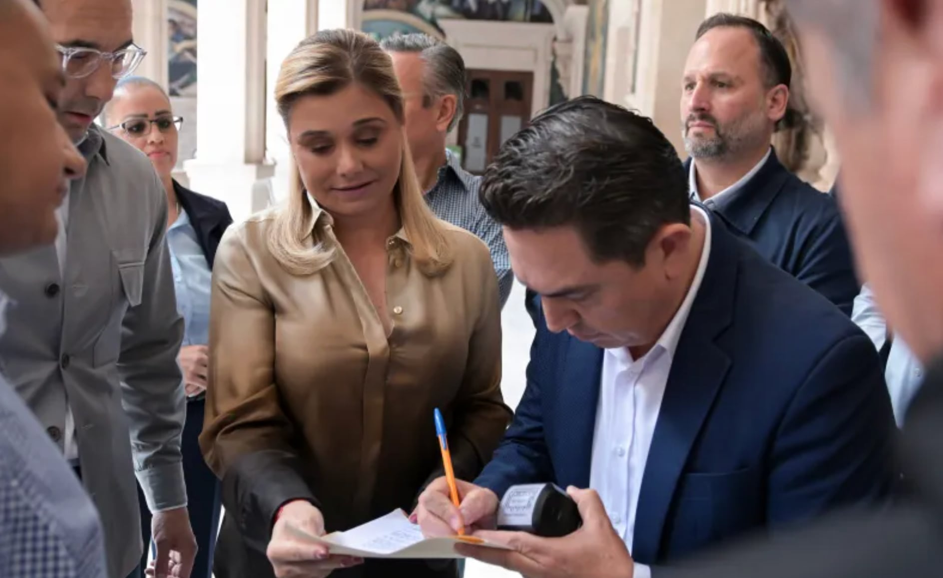 Maru Campos calificó como persecución política el citatorio emitido por la FGR