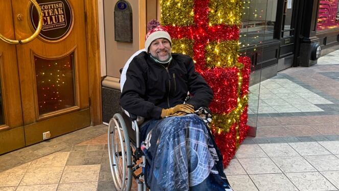 Chris Rowley de 59 años de edad