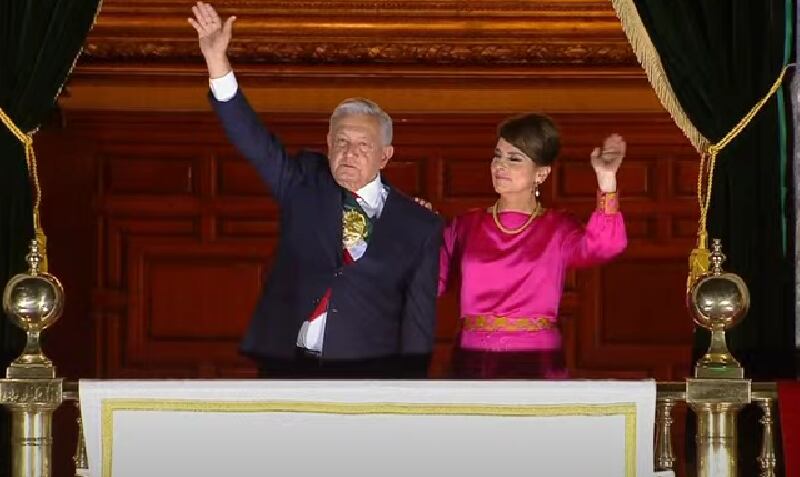 Usuarios señalaron en redes que Beatriz Gutiérrez se inspiró en Josefa Ortiz de Domínguez, pues su peinado lo revela.