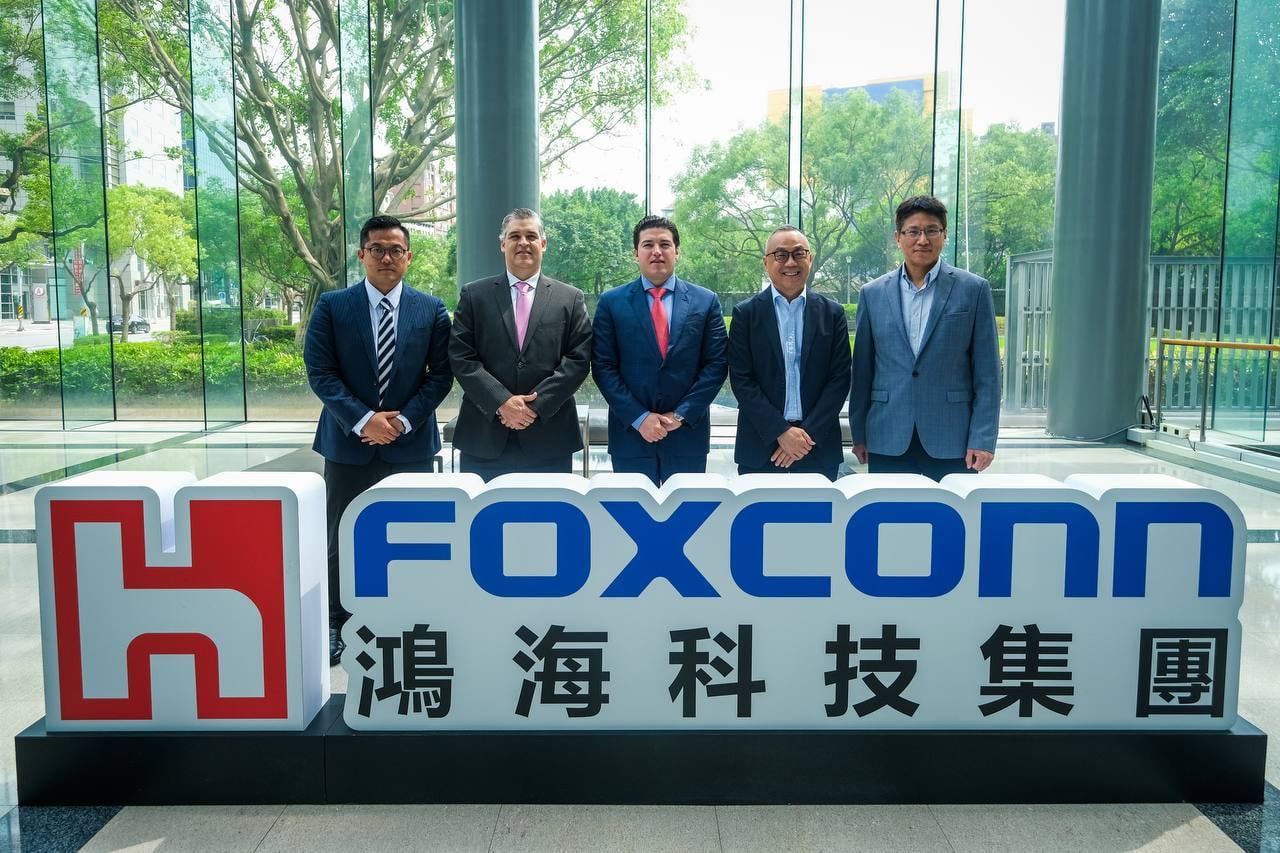 Samuel García presume llegada de Foxconn a Nuevo León