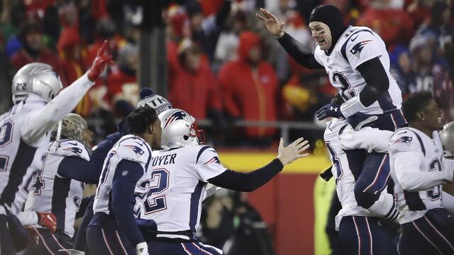 Brady celebrando el triunfo con sus compañeros