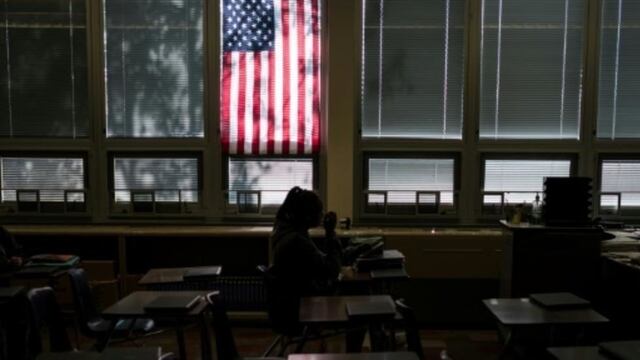 La escuela fue "ridícula" al pensar que la niña quería hacerle daño a la maesra, consideró su mamá.