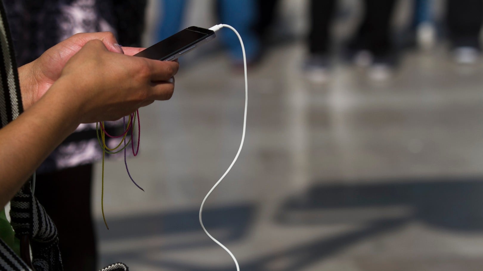 Uso de celular. Robo de datos.