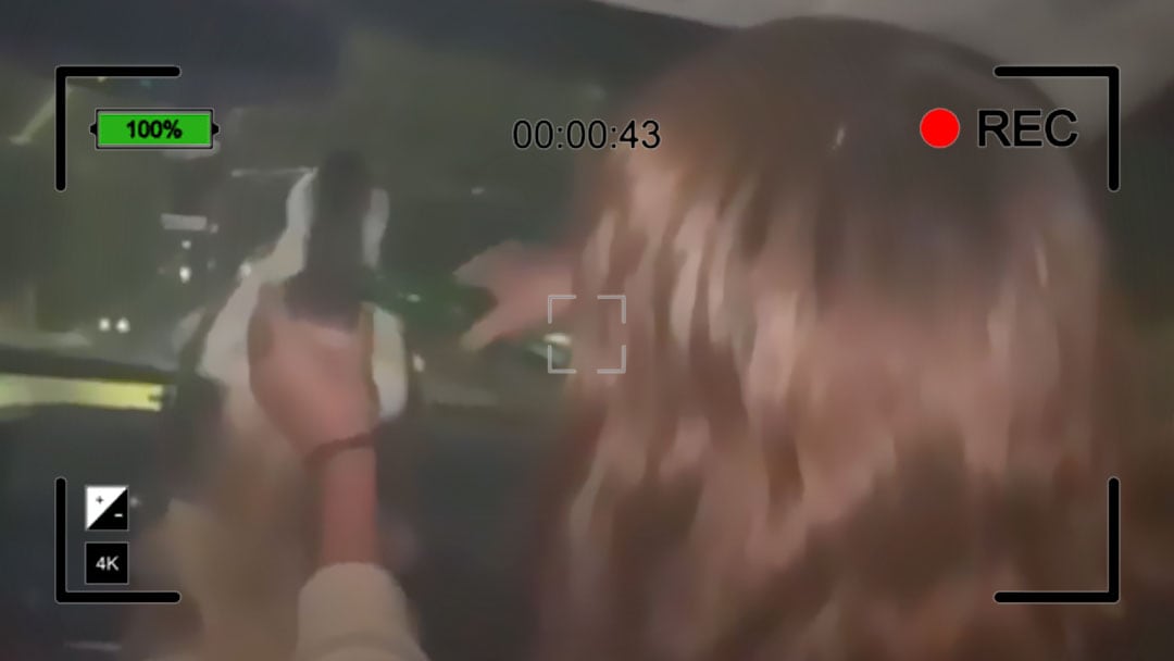 Jóvenes obligan a perra callejera a beber cerveza en Chihuahua