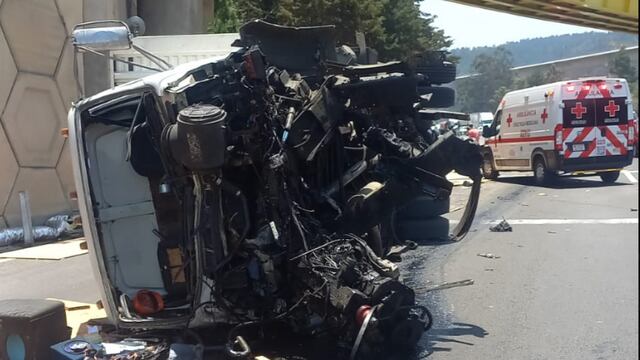 Cierran circulación por choque de tráiler sobre carretera México-Toluca, cerca de La Marquesa