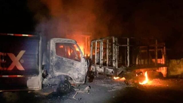 vehículos incendiados en la balacera de Sultepec, Estado de México/Twitter