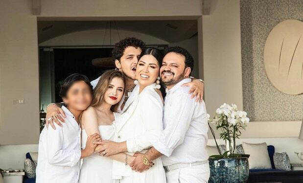 Familia de Christian Nodal