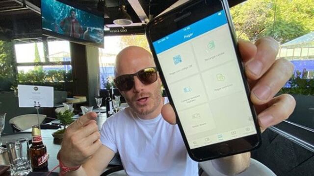 Facundo se encuentra a Yalitza Aparicio en avión