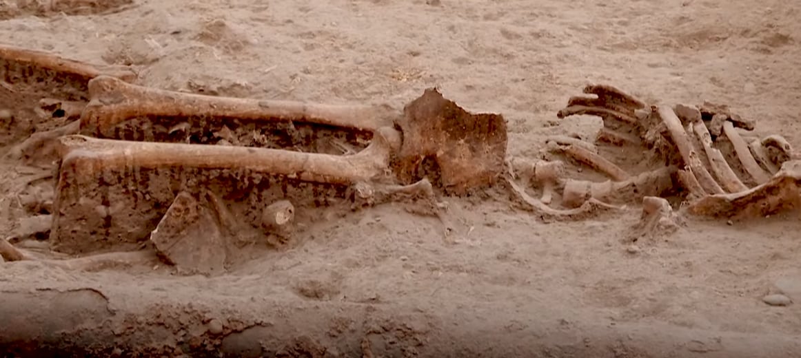 Restos óseos encontrados en el cementerio colonia de Perú