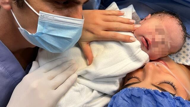 Ximena Navarrete y su bebé