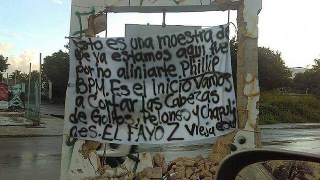 Manta colgada cerca de la zona del tiroteo. Adjudicación de "zetas".