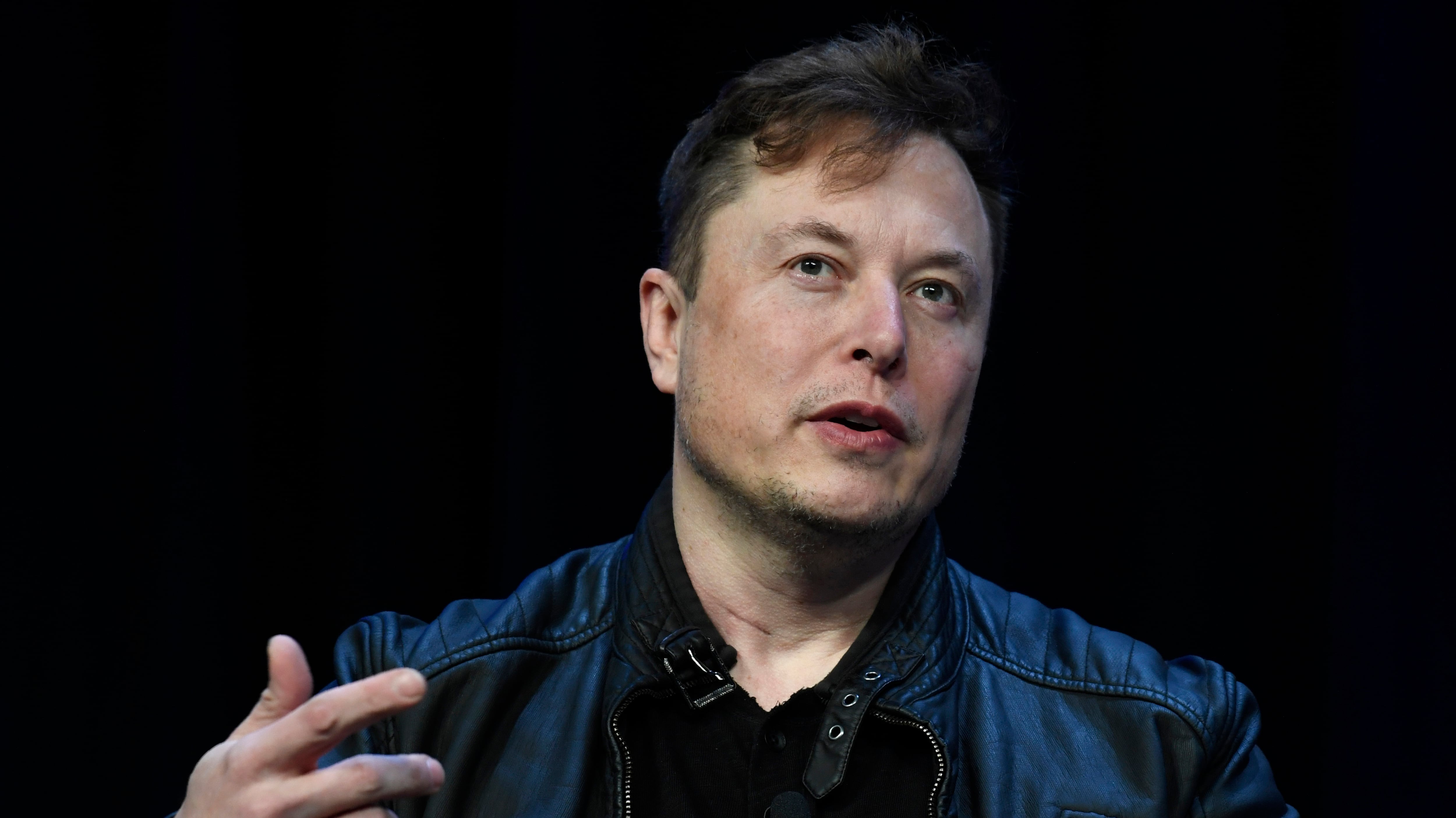 Elon Musk: mil millones de robots en 10 años superarán a la humanidad