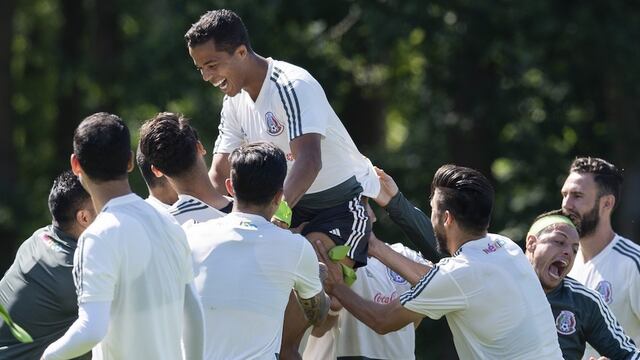 Los jugadores en el ensayo de México.