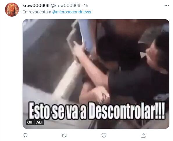 Reacción a las personas que bailan sobre una estación de autobús y se caen