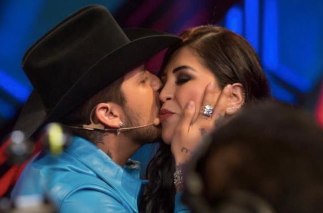 Christian Nodal junto a su madre Cristy