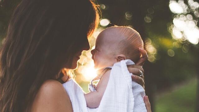 Además de los bebés, las madres también se benefician de la lactancia