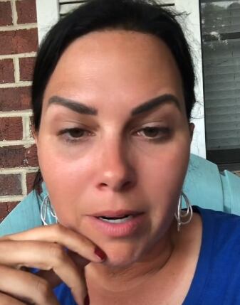 Madre denuncia que aerolínea extravió a su hija