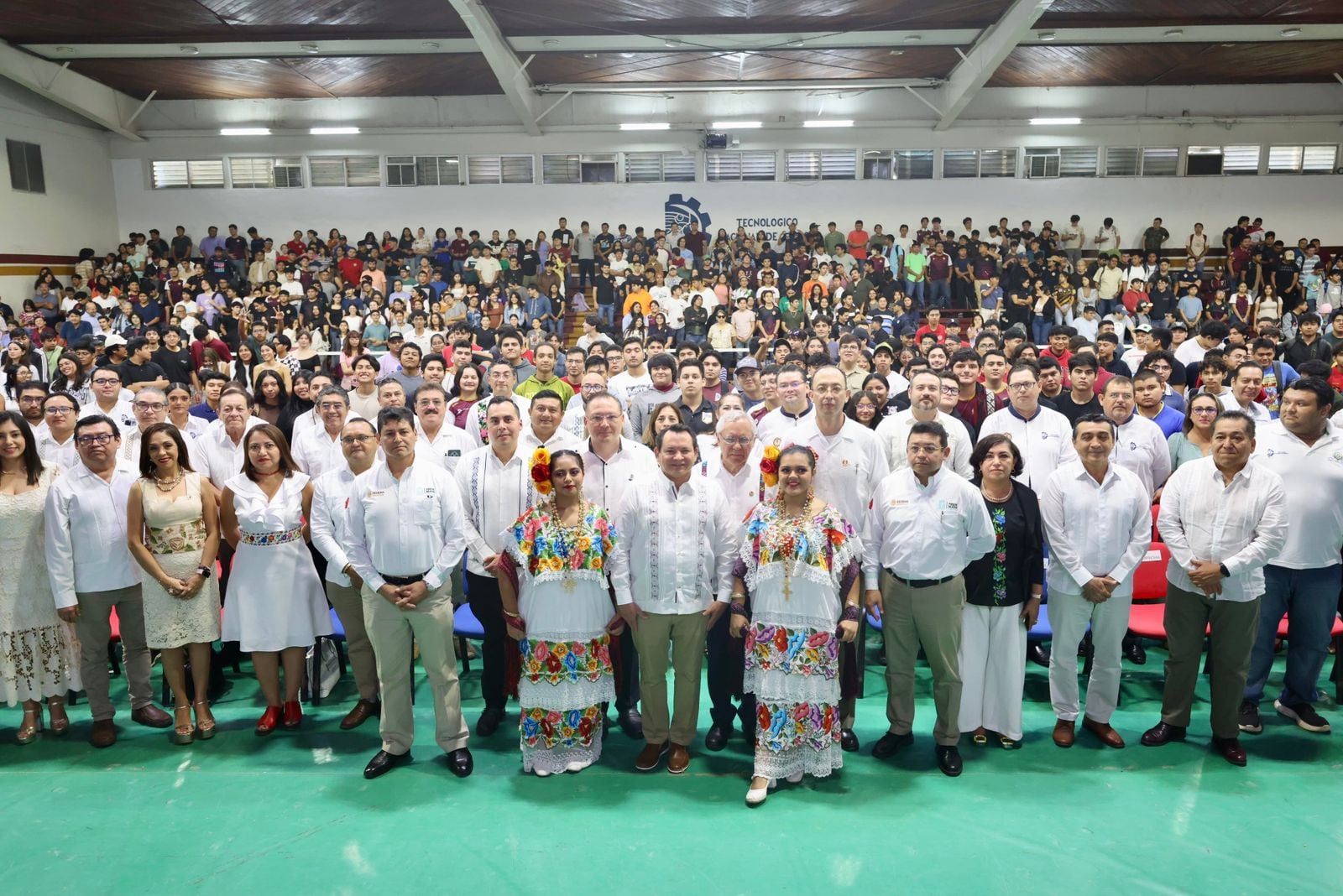 Joaquín Díaz Mena anuncia 20 mil becas a estudiantes de nivel superior