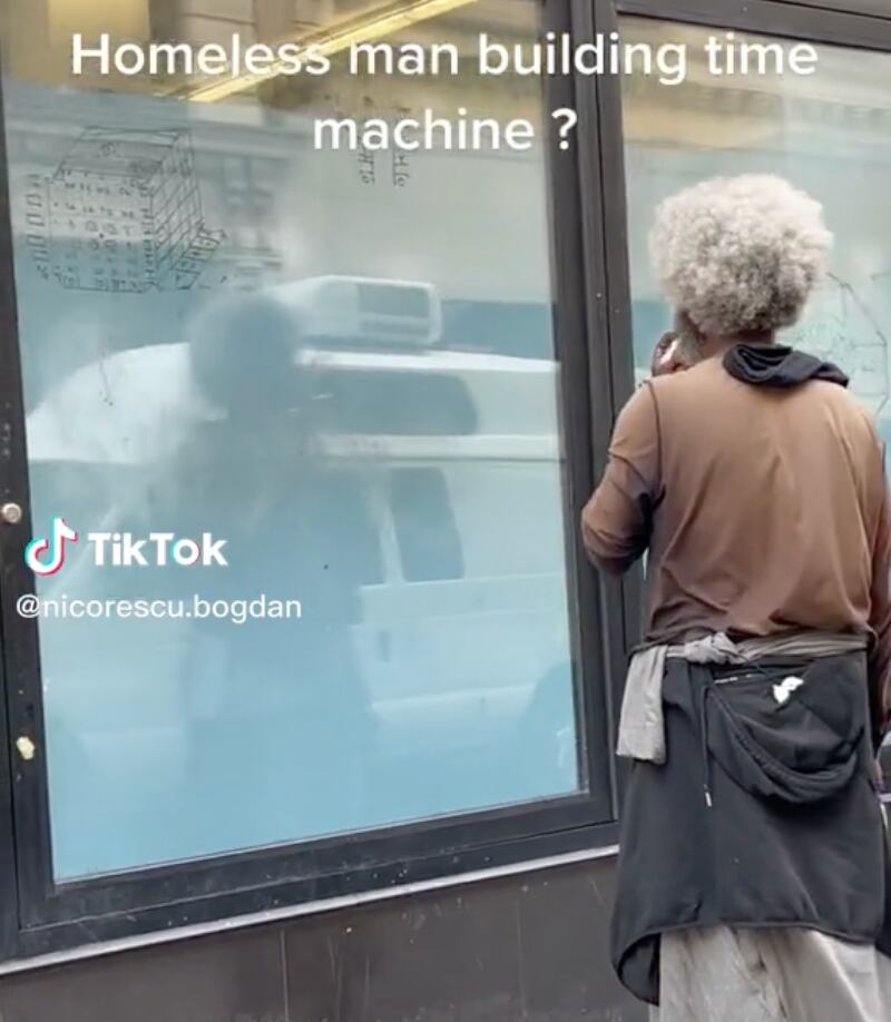 Misterioso hombre "crea" una máquina del tiempo
