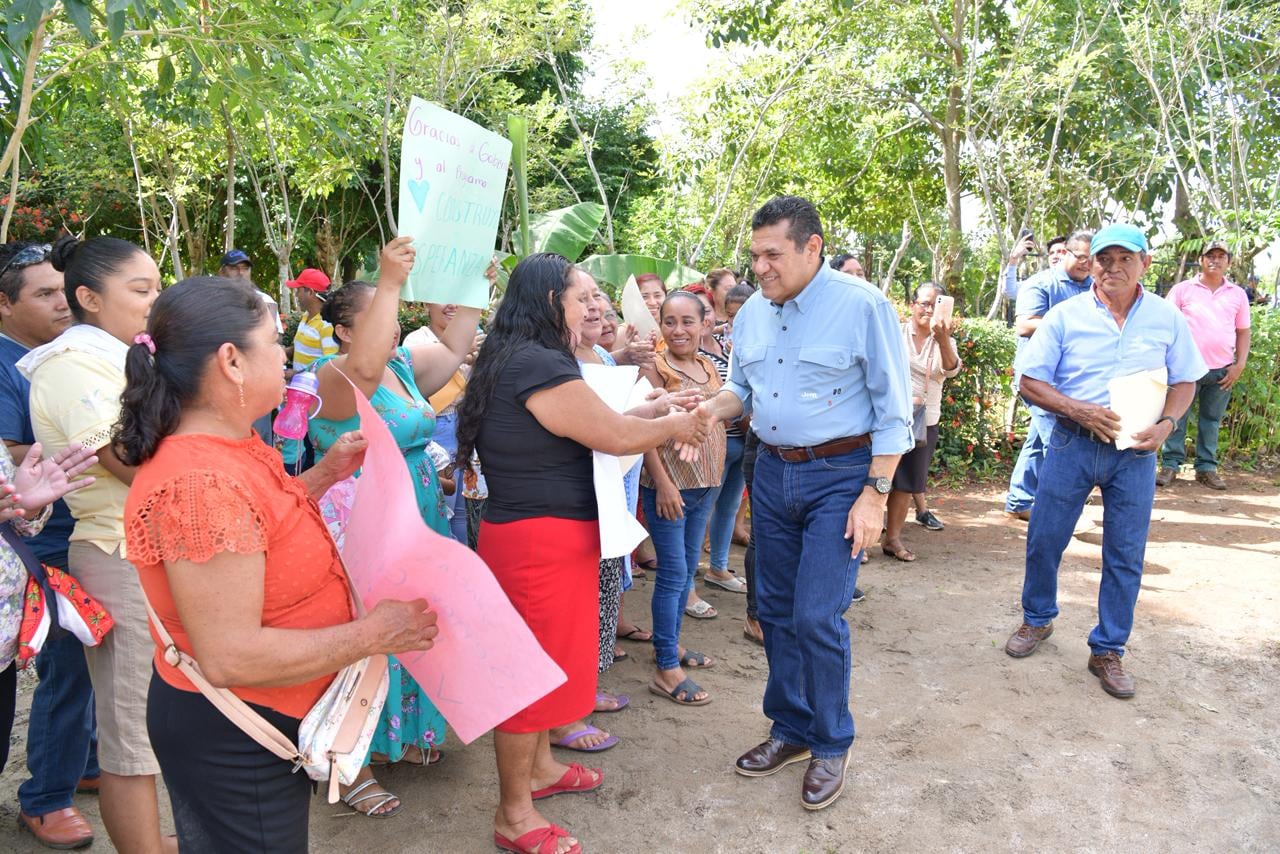 Javier May cumple el sueño de hogares dignos para 100 familias jalapanecas