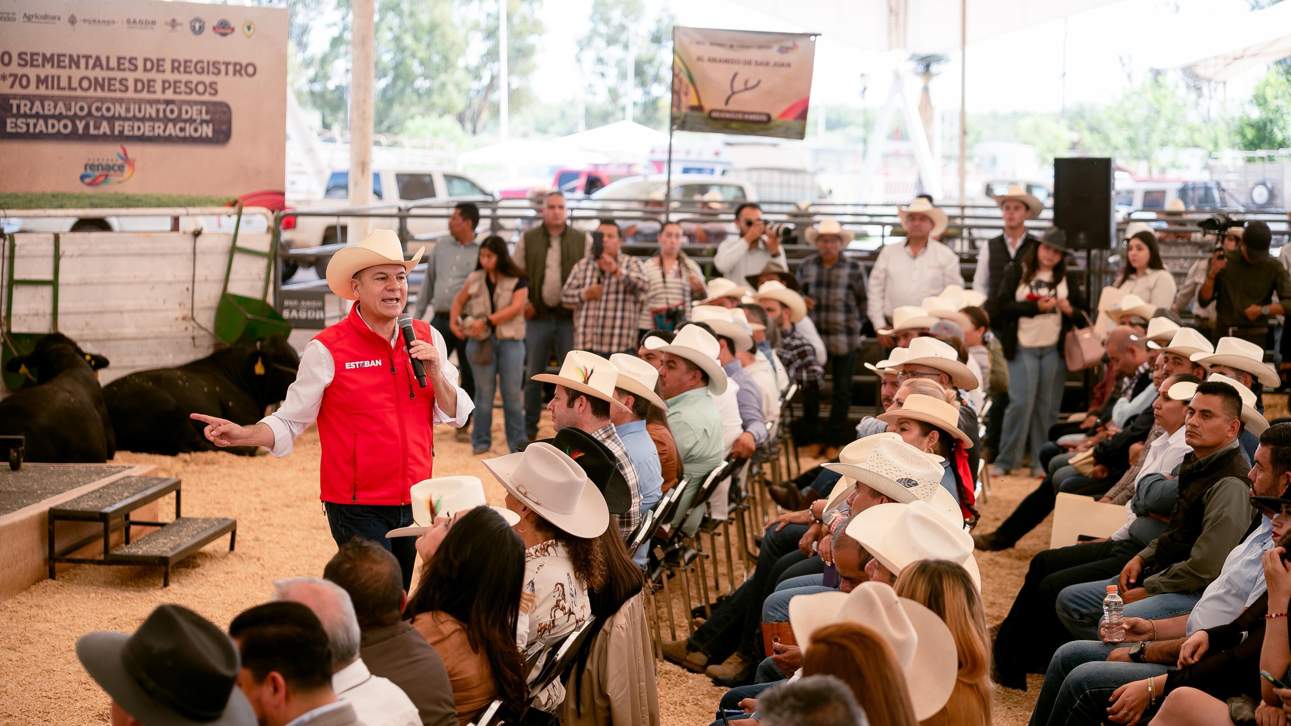 Esteban Villegas impulsa proyecto para fortalecer la ganadería en Durango