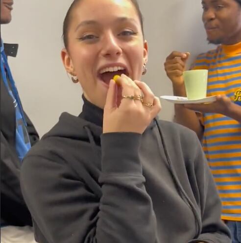 Extranjeros prueban el pulparindo