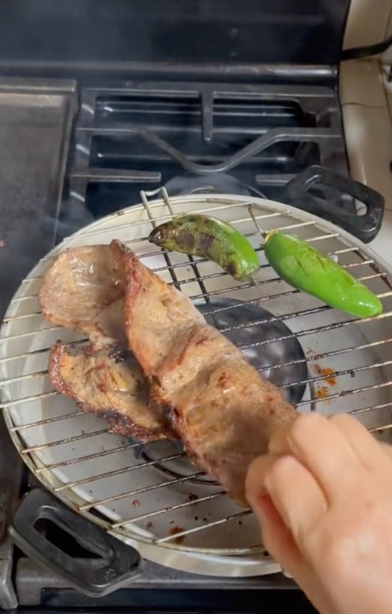 Fugitivo, asador para estufa hecho en México