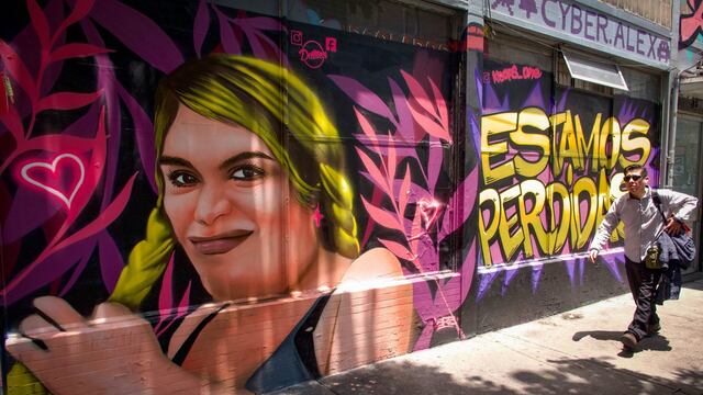 Mural de Wendy Guevara mujer trans, cantante, actriz e influencer