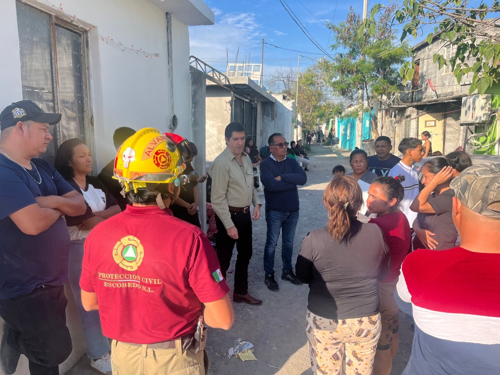 Deslave en el Río Pesquería obliga a desalojar viviendas en Escobedo.