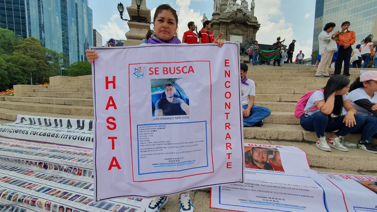 Hermana de Luis Fernando Neri León en la marcha del 10 de mayo