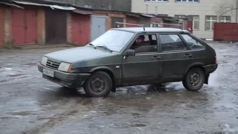 El Lada Samara Hatchback fue el elegido para "tuenar"