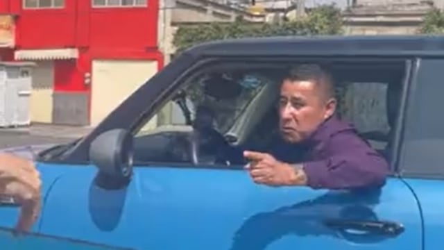 Automovilista saluda a Claudia Sheinbaum