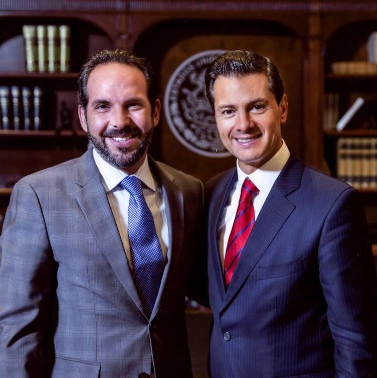 Andrés del Valle Laisequilla con Enrique Peña Nieto.