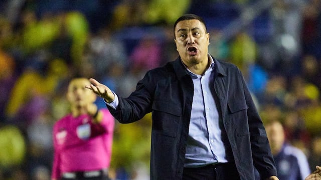 Los árbitros del Clásico Capitalino reportaron a Efraín Juárez y podría recibir varios juegos de suspensión