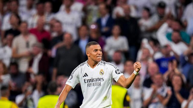 Mbappé celebra su primer gol con el Real Madrid en la Champions League
