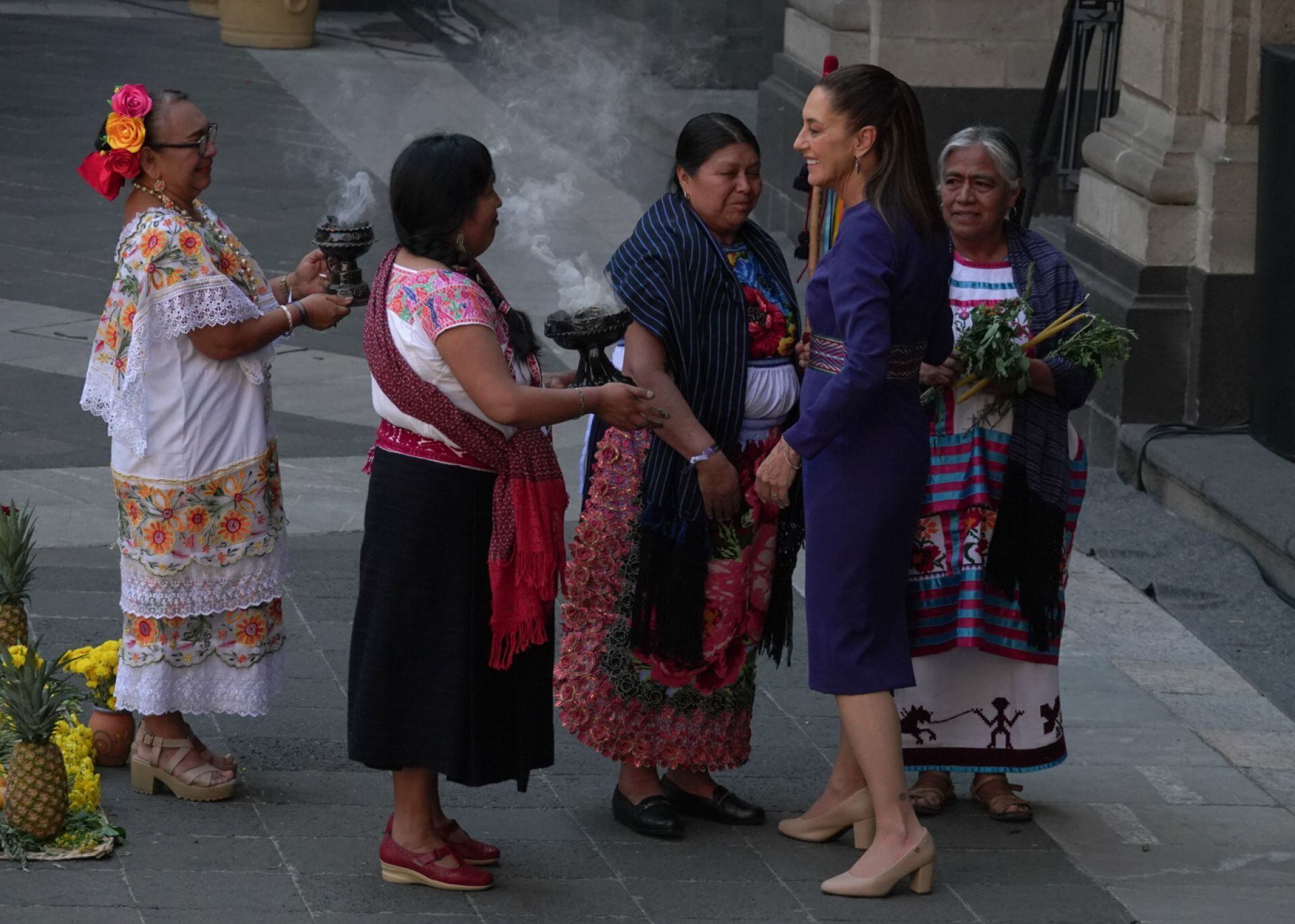 Claudia Sheinbaum conmemoró el Día Internacional de la Mujer 2025, Año de la Mujer Indígena, con un ritual en Palacio nacional