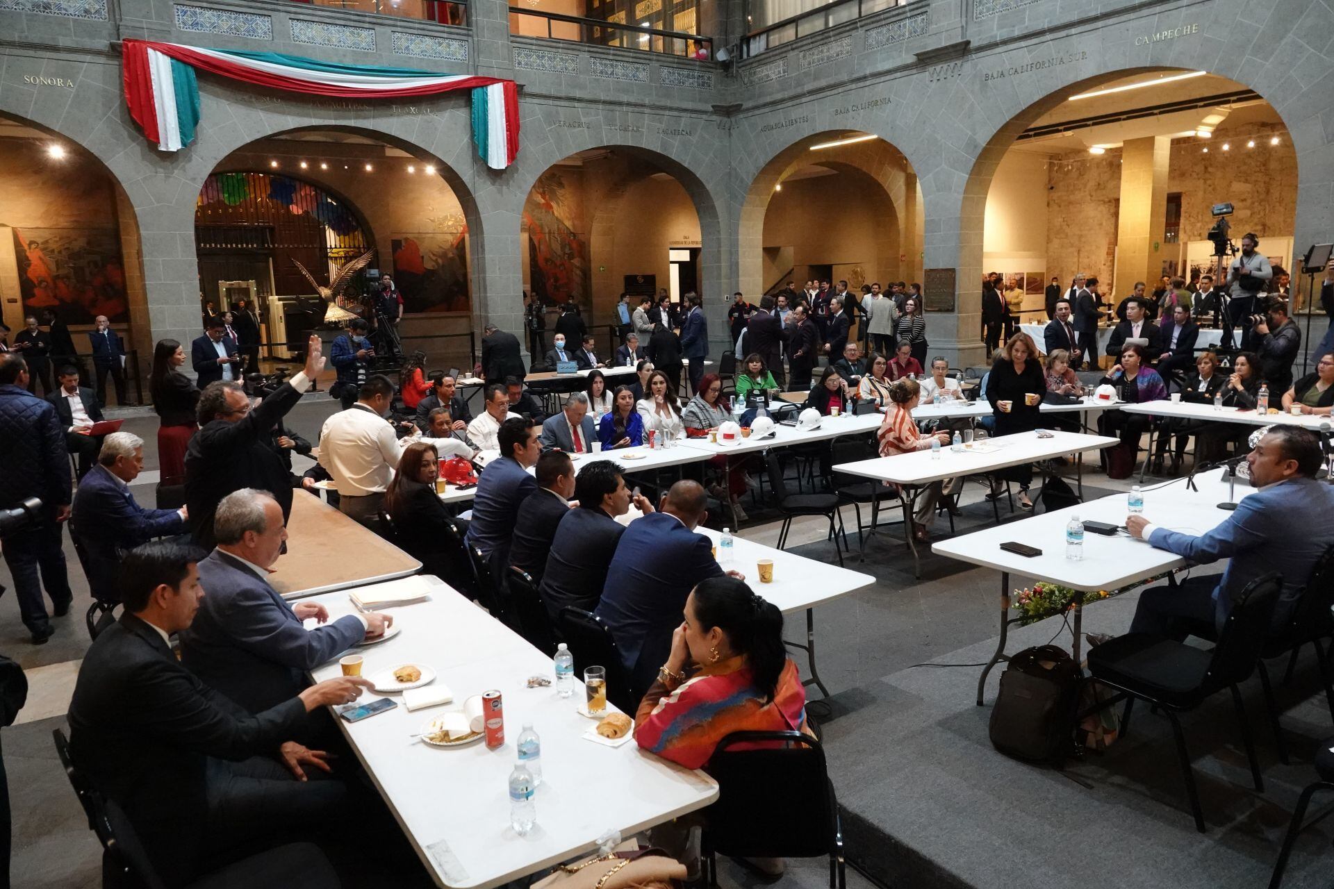 Sesión de la Cámara de Senadores en la antigua casona de Xicoténcatl