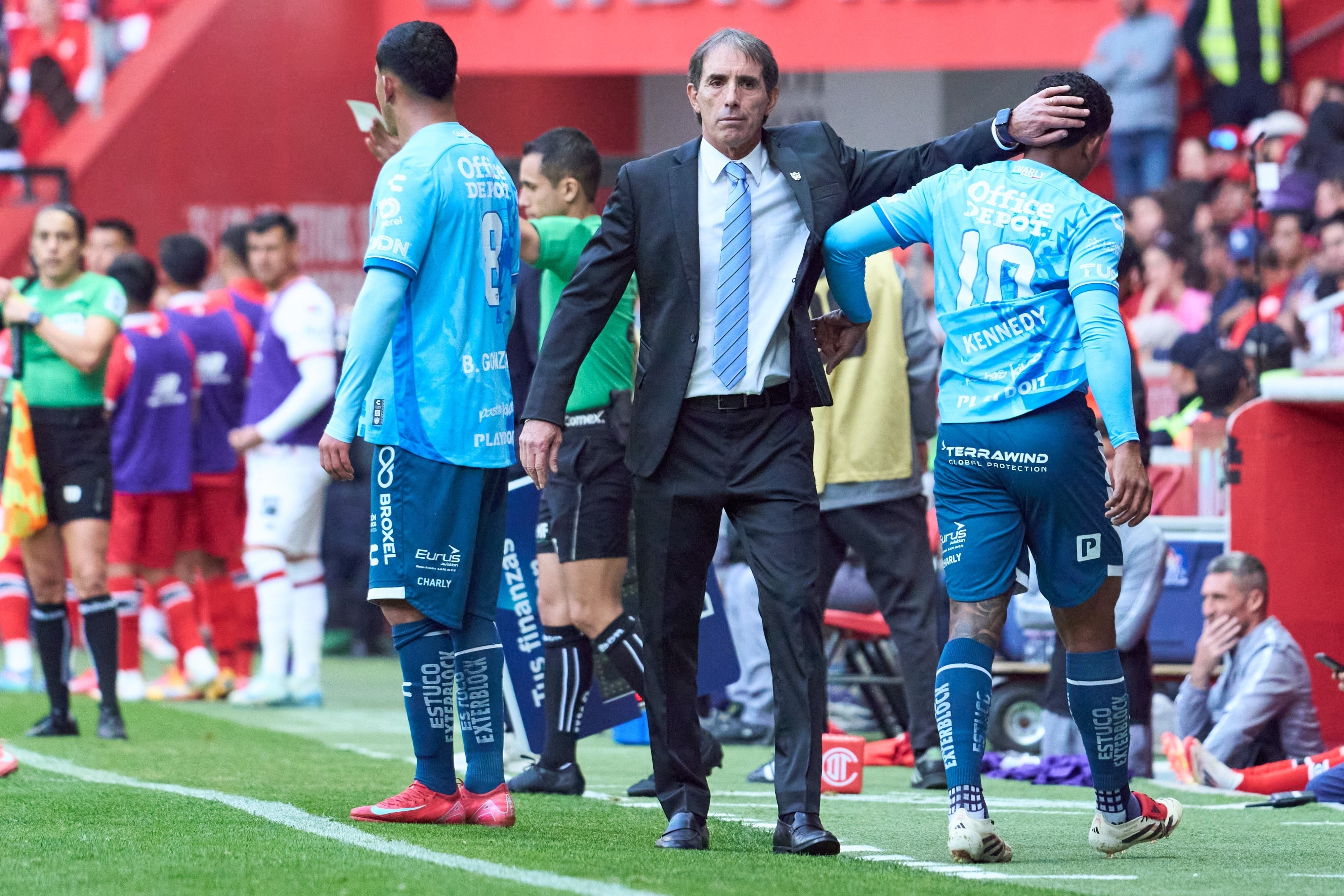 Guillermo Almada ya no sería bien visto por los jugadores de Pachuca y desearían que salga del equipo antes del Mundial de Clubes