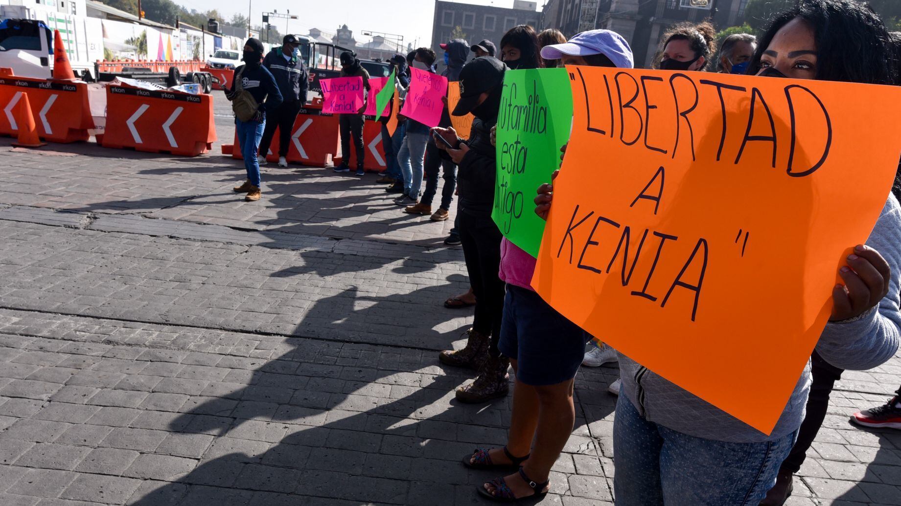 Con plantón, exigen liberación a FGR de la activista Kenia Hernández