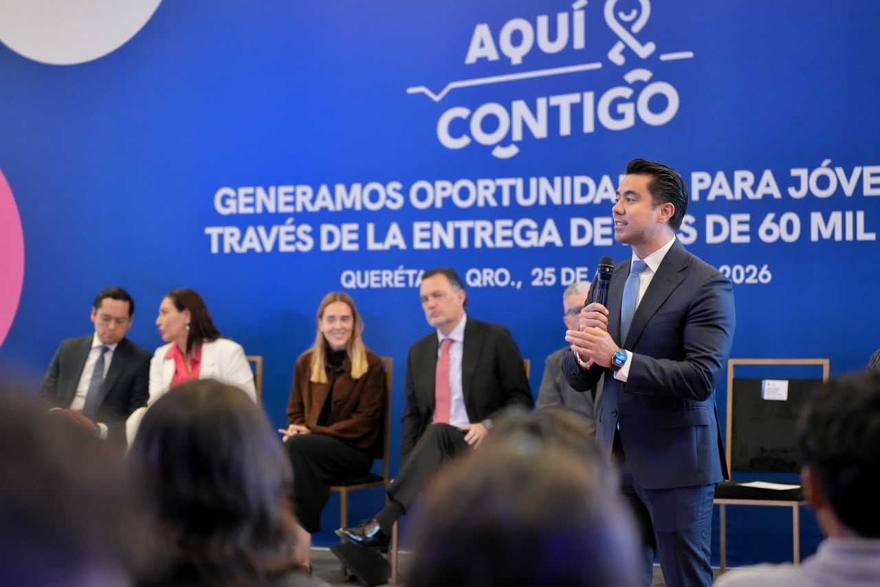Querétaro ofrece 60 mil becas para jóvenes en tecnología.