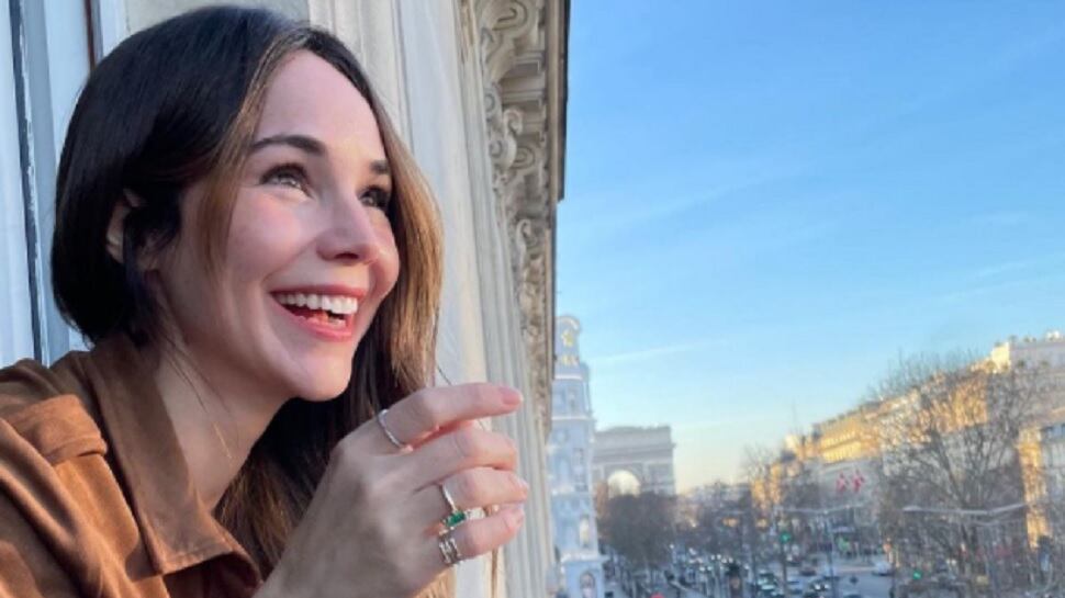 Camila Sodi se despierta en París