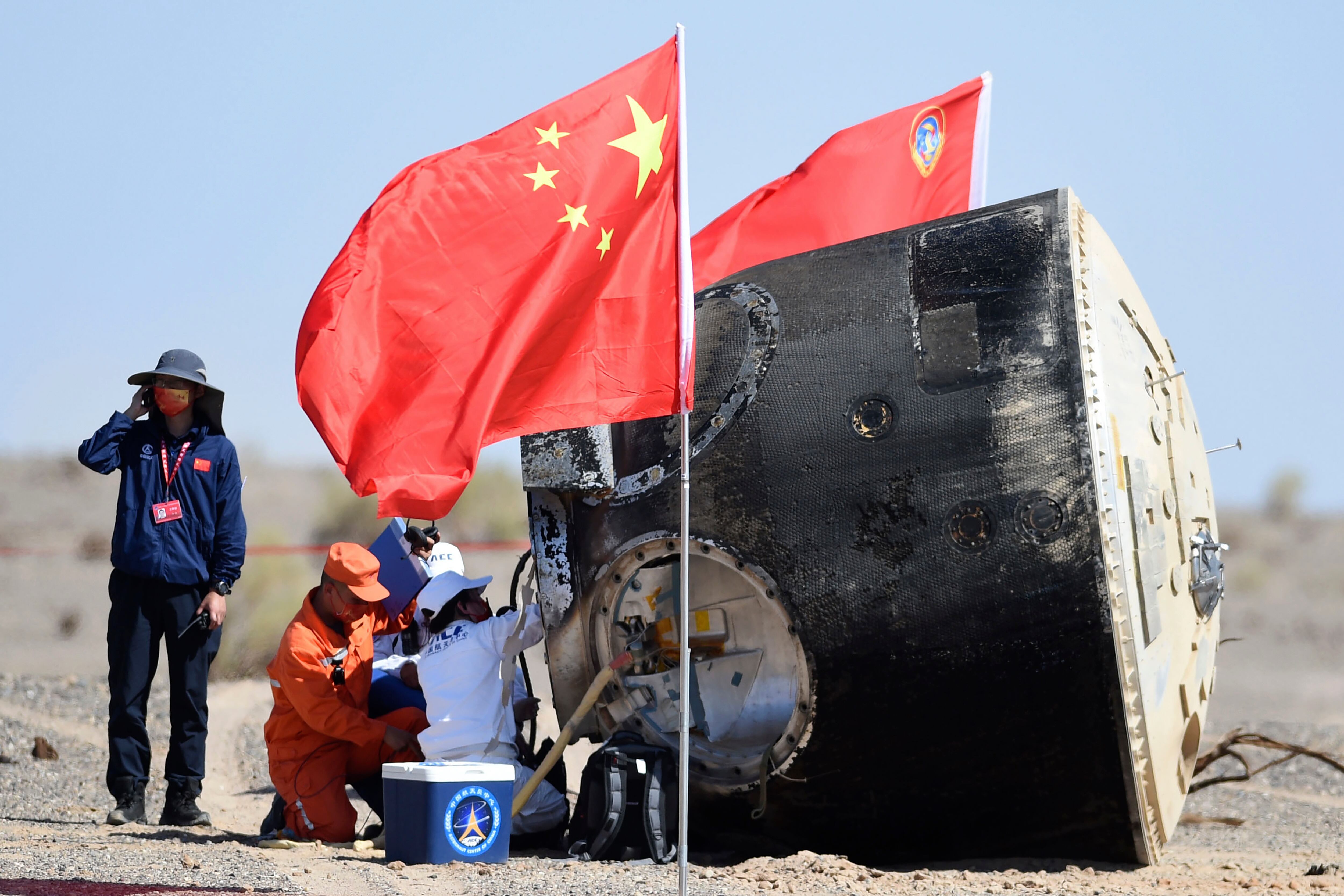 Cápsula de Shenzhou-12 tras su aterrizaje en Dongfeng
