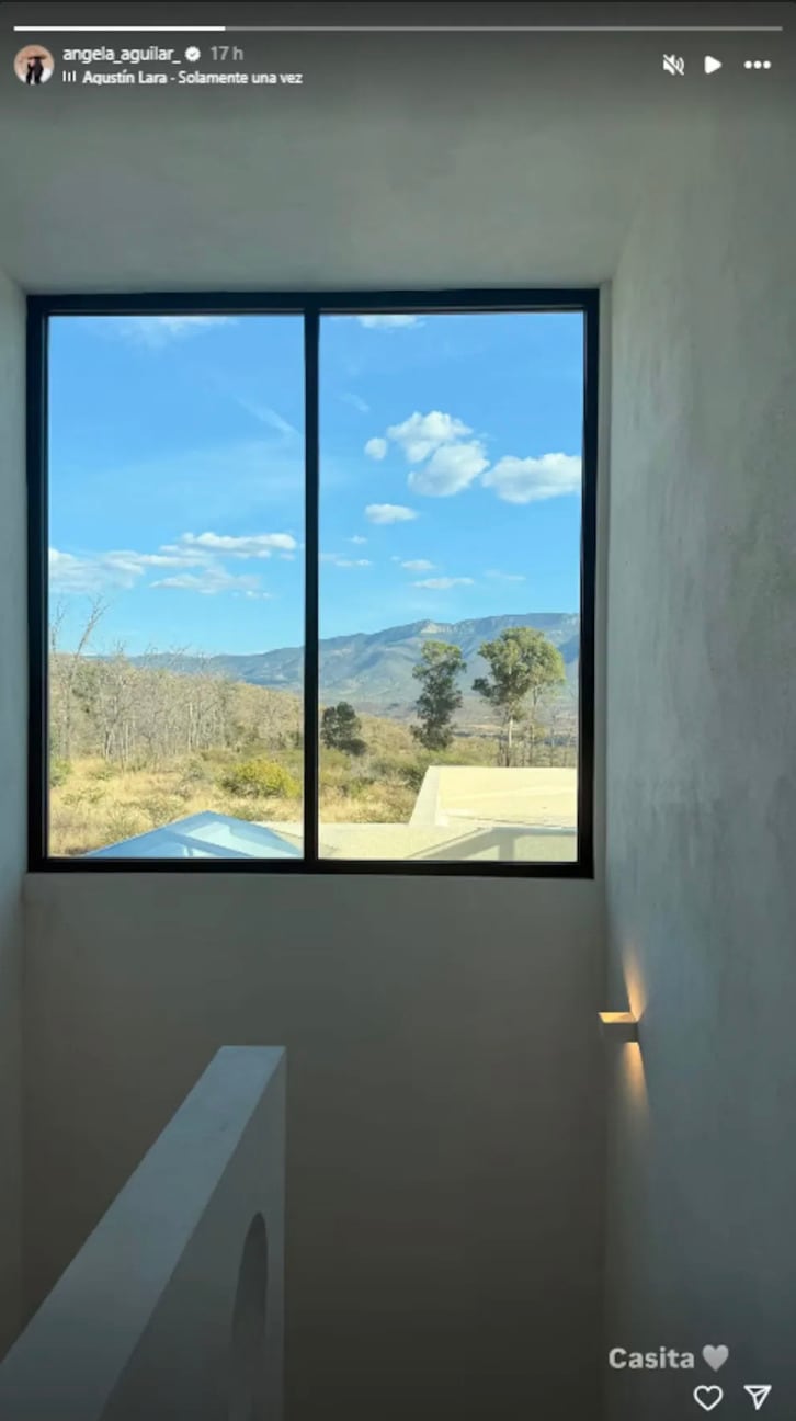 Ángela Aguilar muestra su casa en México