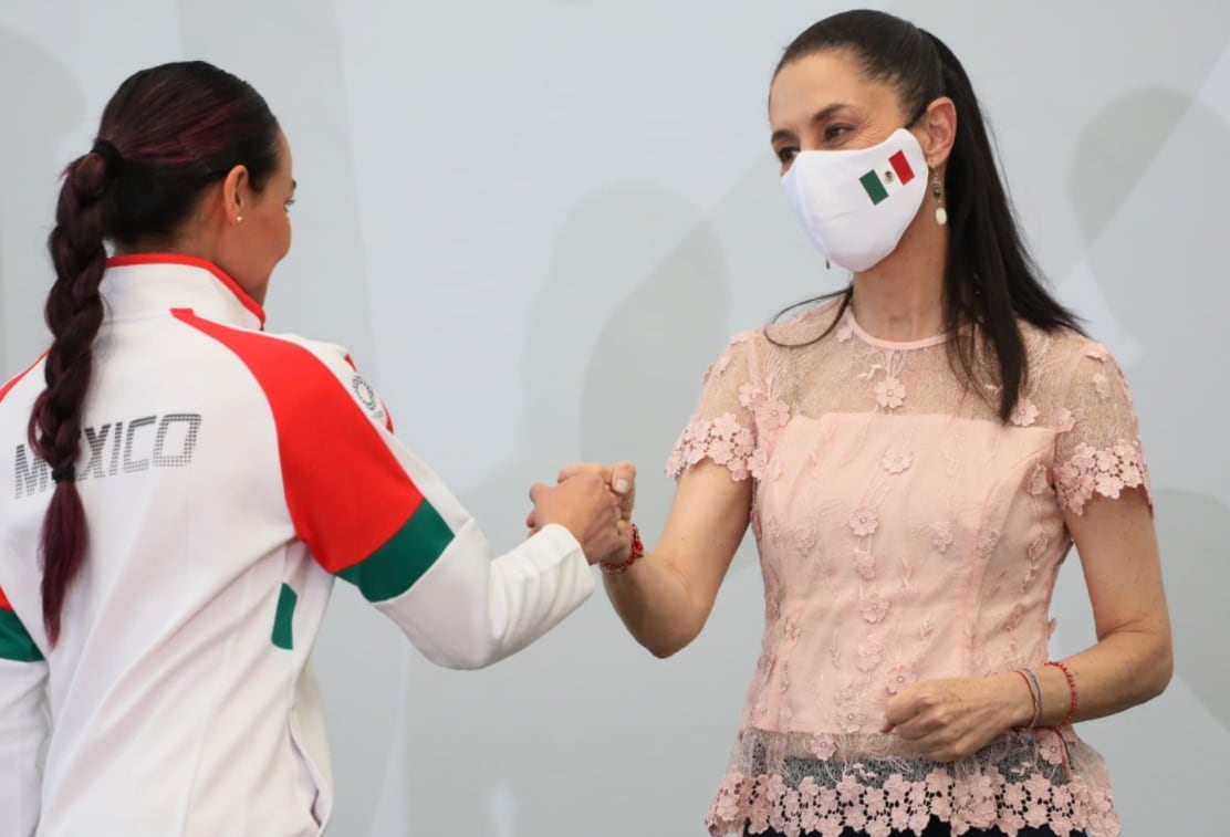 Claudia Sheinbaum con atletas mexicanos