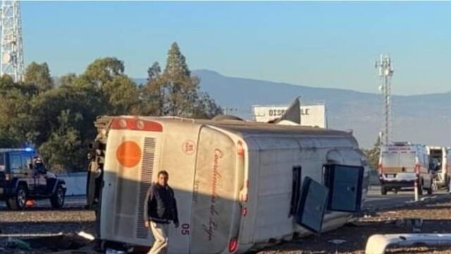 Un camión se volcó en la autopista México-Puebla