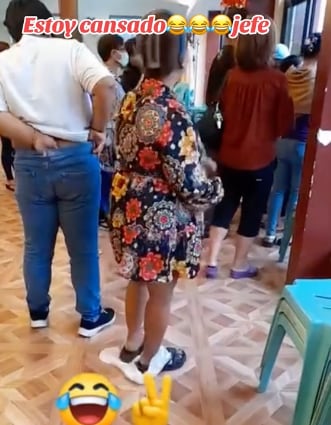 Mujer se queda sin ropa interior, mientras un hombre trataba de sacarse el calzón