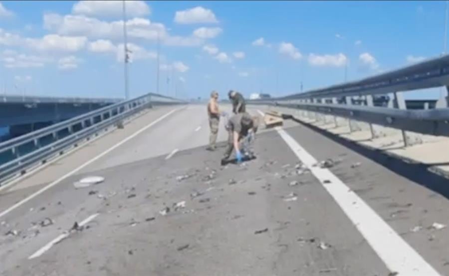 Rusia acusa a Ucrania de destruir puente de Crimea