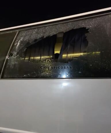 Dan pedrada a camión de La Original Banda Limón